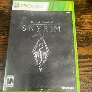 The Elder Scrolls V: Skyrim for Xbox 360 - Black and Green Case